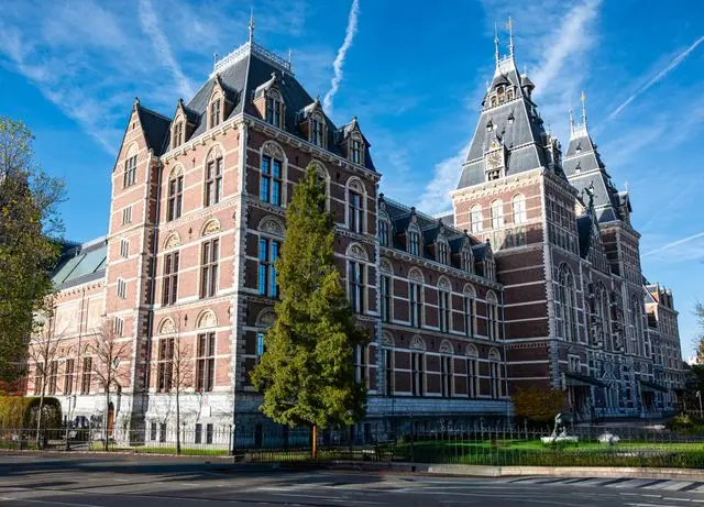 Side view of the Rijksmuseum in Amsterdam highlighting its historic red-brick architecture.
