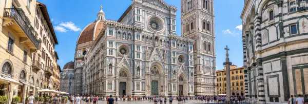 Florence Cathedral (Duomo di Firenze) in Italy with its marble façade, red dome, and Giotto’s bell tower