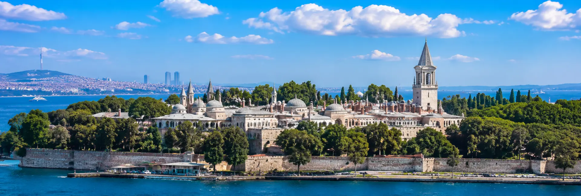 Topkapi Palace in Istanbul overlooking the Bosphorus with domes, courtyards, and historic walls.