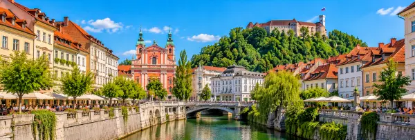 Ljubljana Old Town with historic buildings, riverside cafés and Ljubljana Castle overlooking the city.