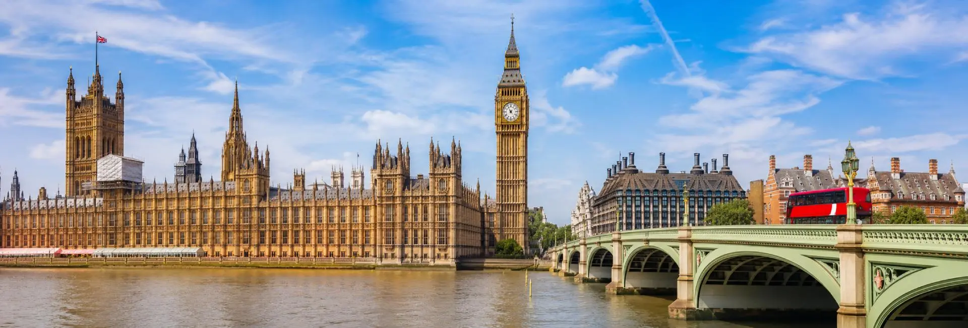 Big Ben (Elizabeth Tower) and the Palace of Westminster beside the River Thames, London.