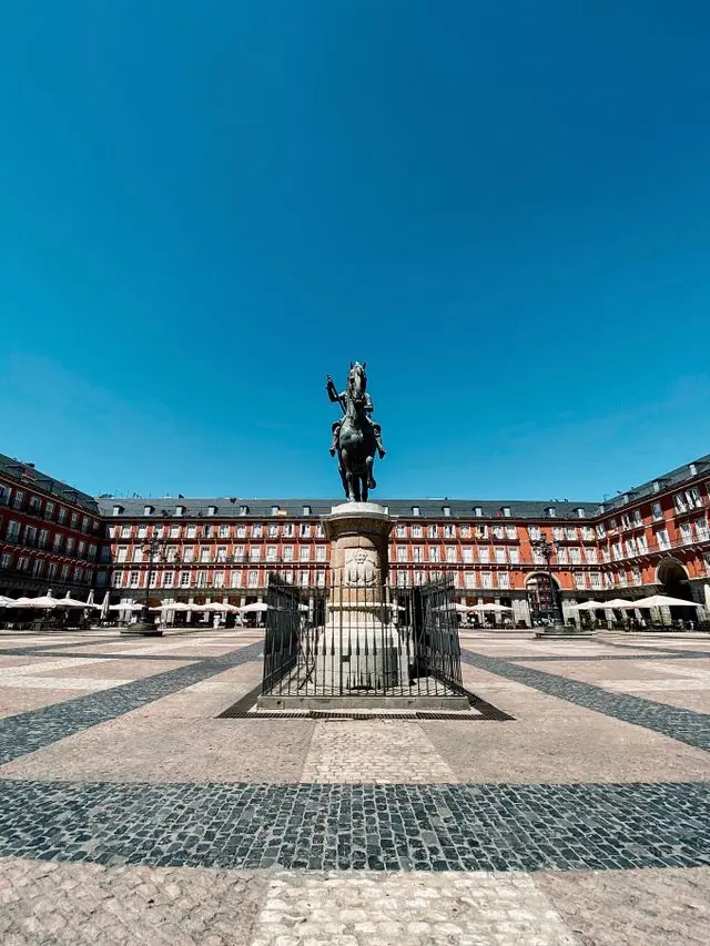 Equestrian statue in Plaza Mayor Madrid