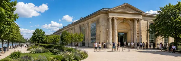 Musée de l'Orangerie museum in Paris with its elegant neoclassical façade on a bright sunny day.