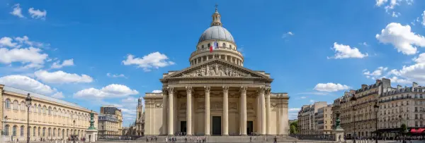 Panthéon in Paris with its grand neoclassical façade and iconic dome under a blue sky