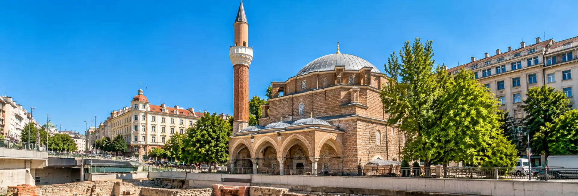 Banya Bashi Mosque in Sofia, Bulgaria, featuring its Ottoman architecture, large dome, and tall minaret.