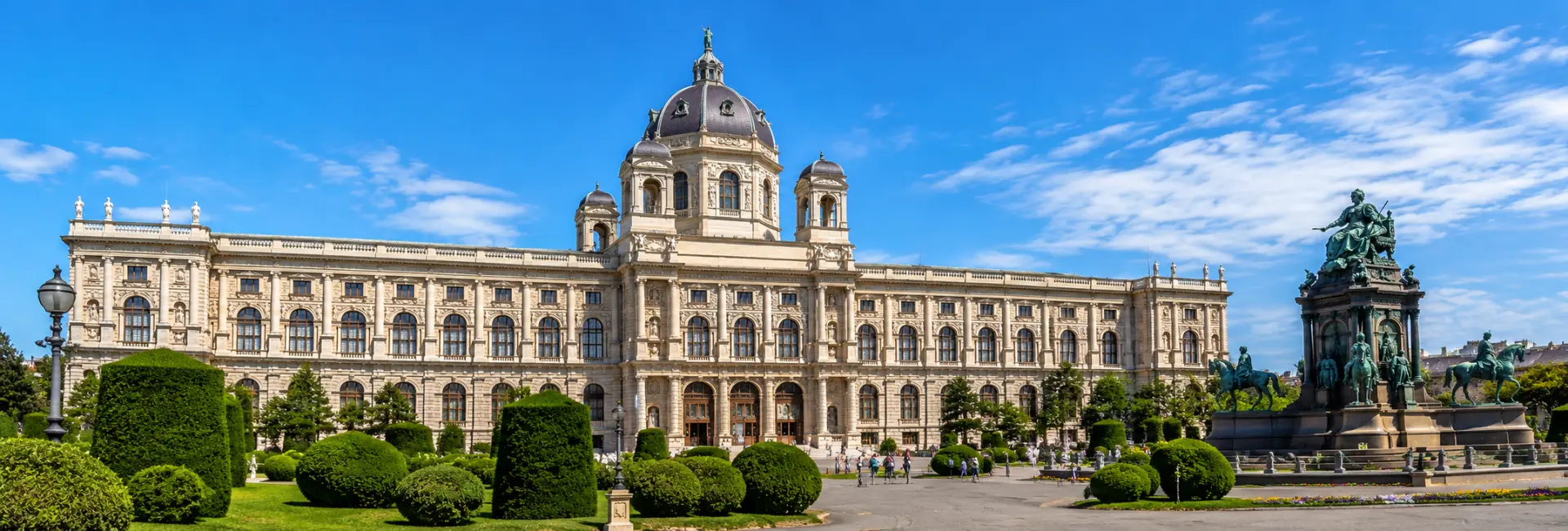 Kunsthistorisches Museum in Vienna with its ornate façade, dome, gardens, and statues