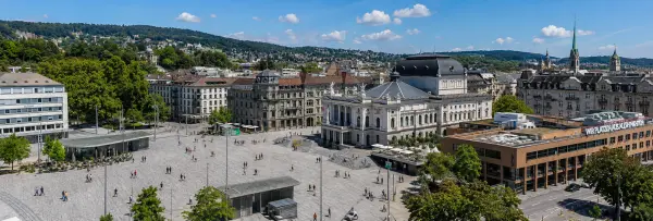 Zürich Opera House and Sechseläutenplatz in central Zurich