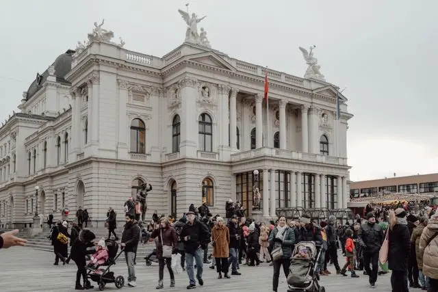 Zürich Opera House with crowds gathered outside on Sechseläutenplatz