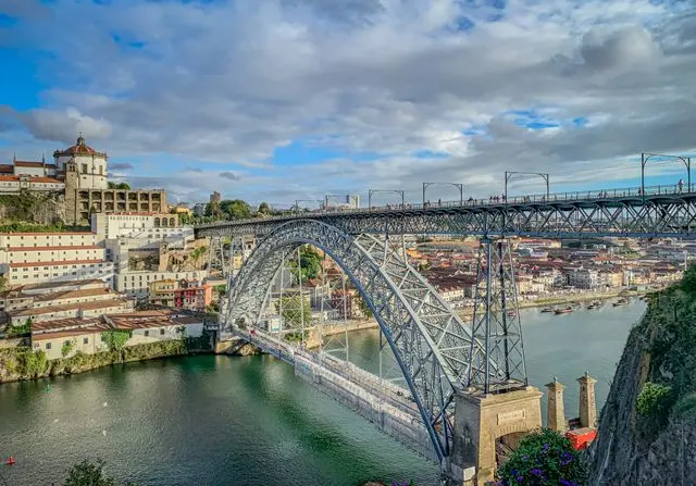 Dom Luís I Bridge spanning the Douro River in Porto, Portugal.