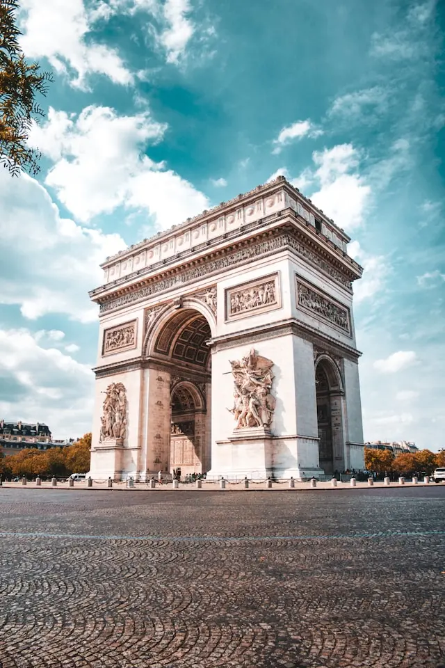 Arc de Triomphe in Paris under a blue sky