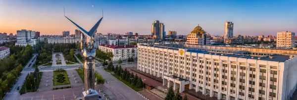 Samara city skyline with the Monument of Glory and government building
