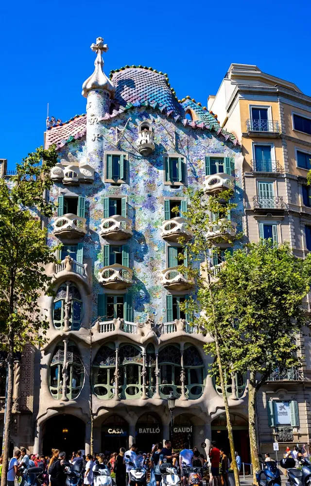 Casa Batlló with colorful Gaudí architecture in Barcelona