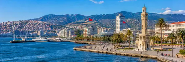 İzmir Clock Tower and Konak Square overlooking the Aegean waterfront in Türkiye