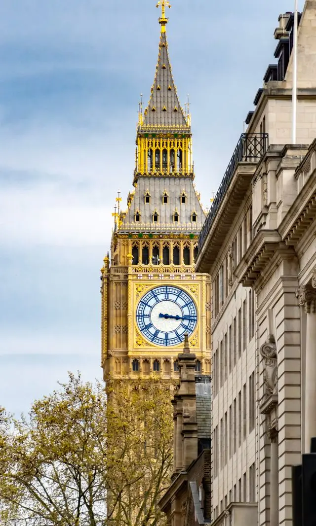 Big Ben clock tower viewed from a London street